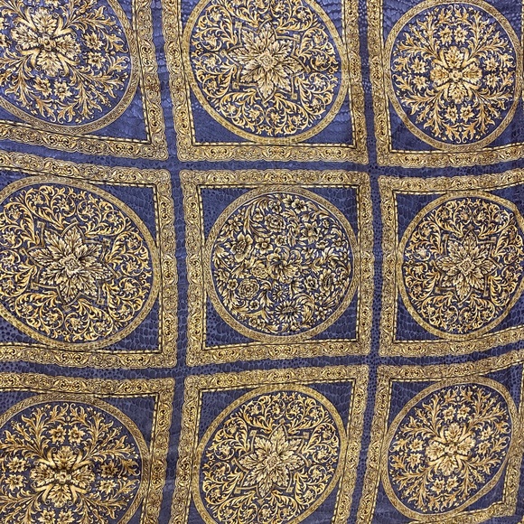 Gorgeous scarf/wrap by Lancel - Picture 3 of 6